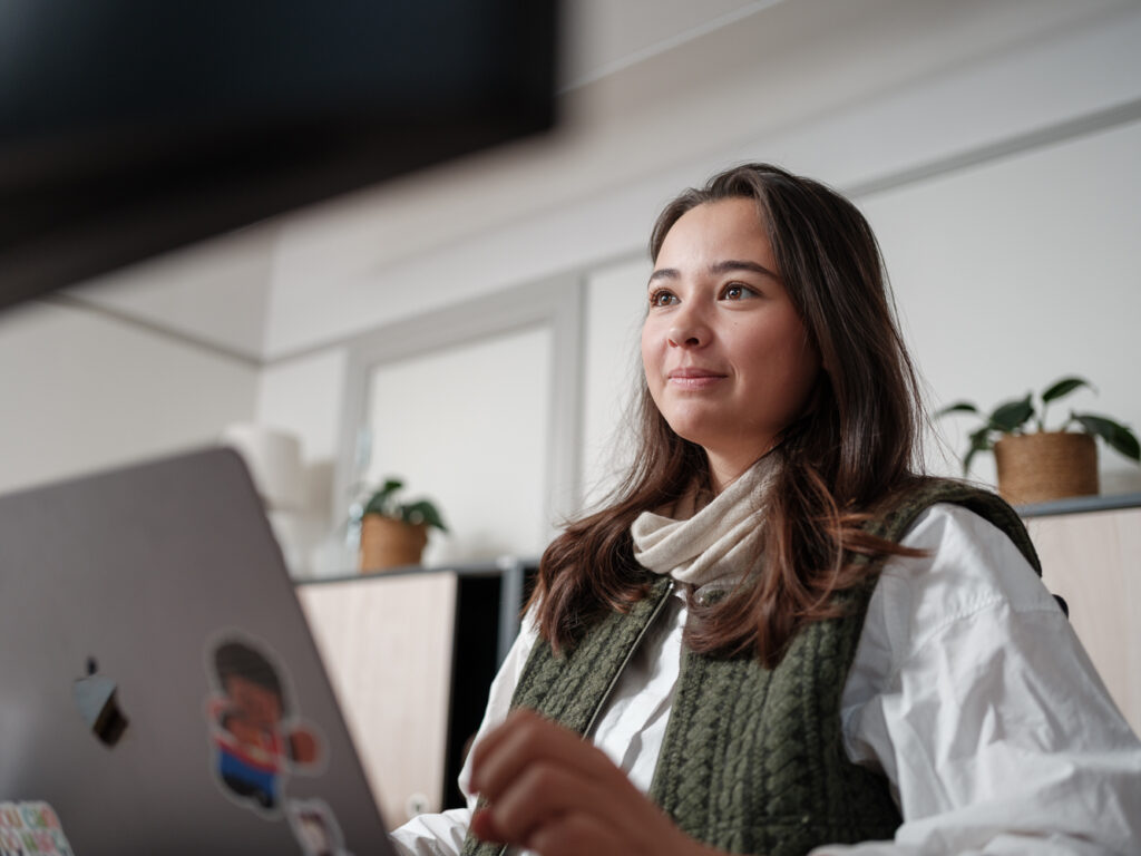 Person som sitter med laptop